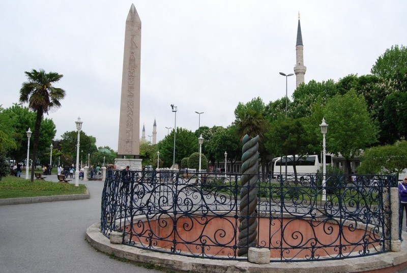 Обелиск Феодосия, Турция Обелиск Феодосия, Турция