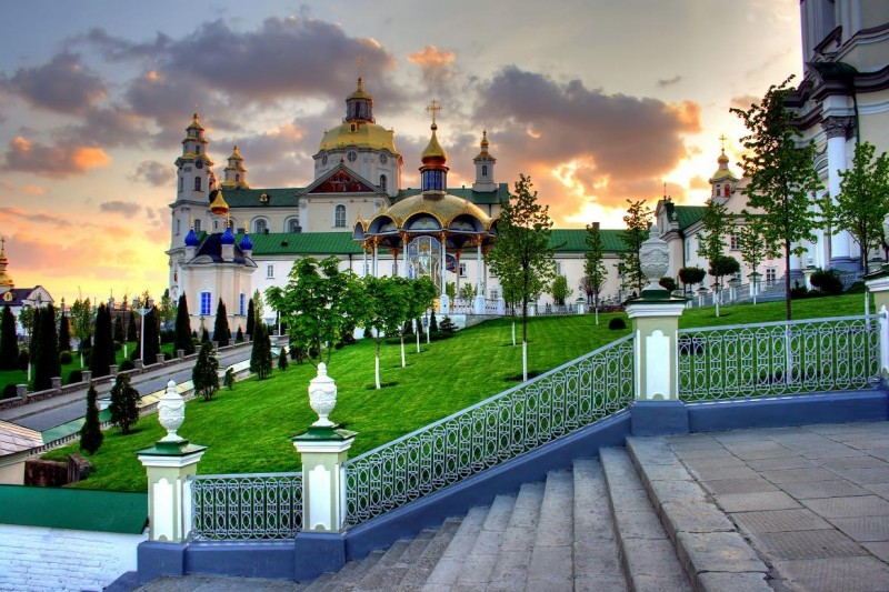 Почаевская лавра - одна из величайших святынь православного мира 0