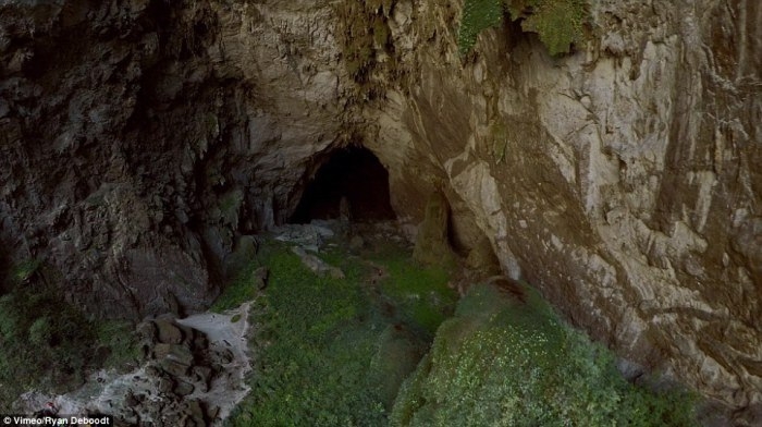 Крупнейшая пещера в мире Hang Son Doong, Вьетнам Крупнейшая пещера в мире Hang Son Doong, Вьетнам