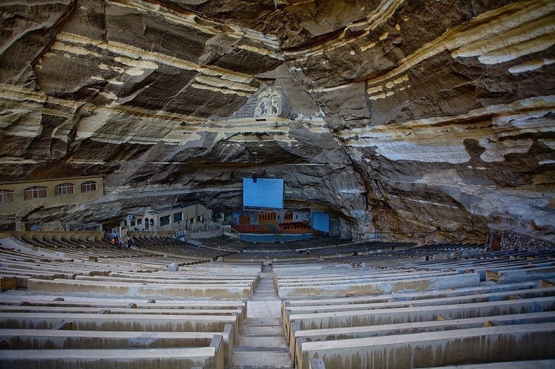 Пещерный храм в Каире