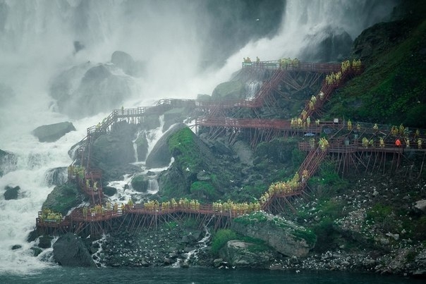 Ниагарский водопад - самый известный водопад в мире.