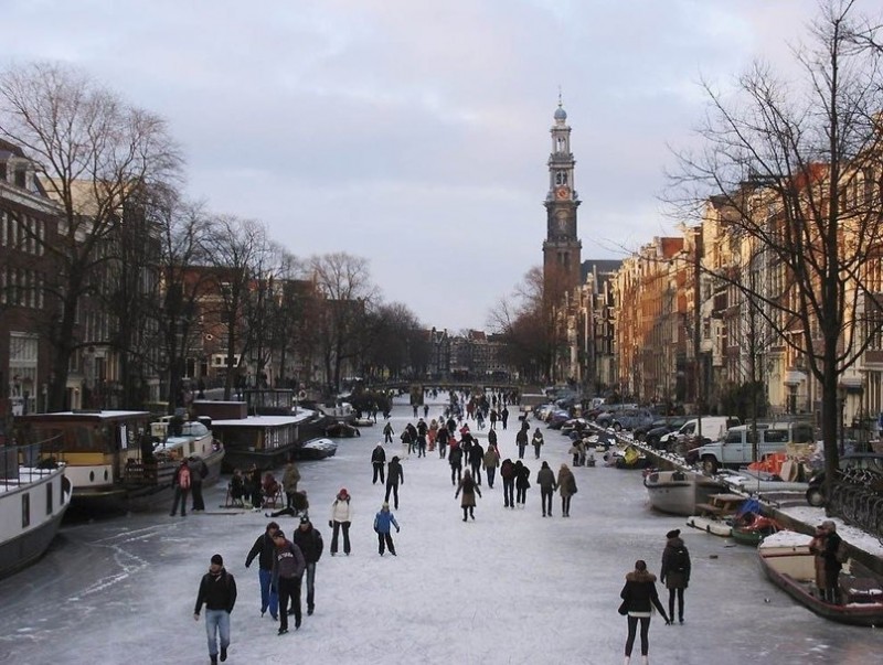 Замерзшие каналы Амстердама, Голландия