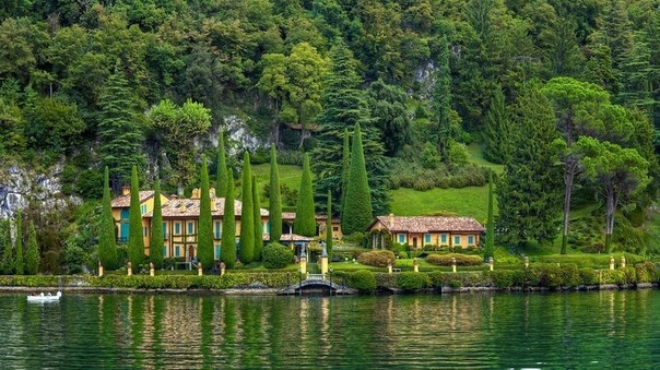 Пейзажи озера Комо, Италия.