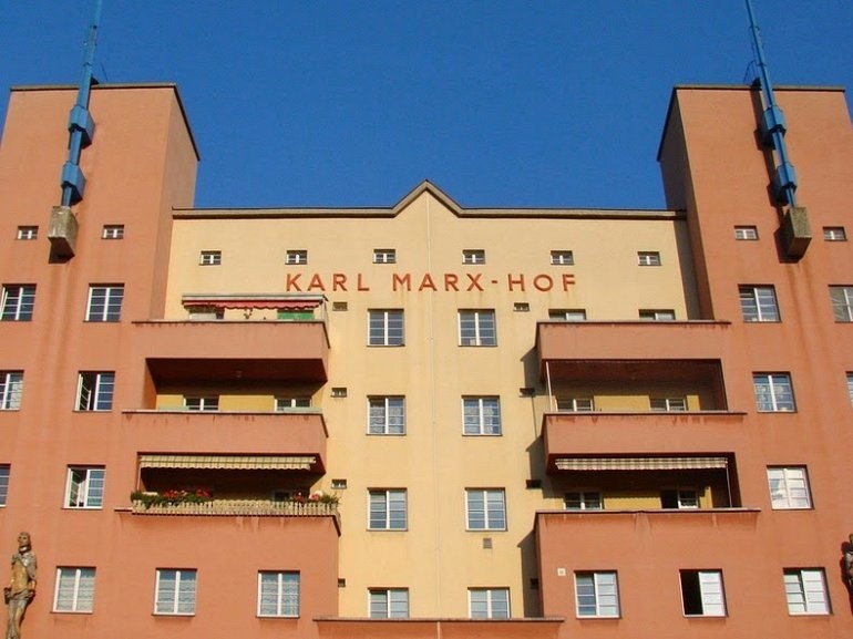 Карл-Маркс-Хоф: Здание длиной в километр