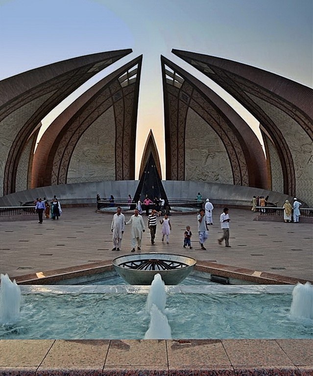 Пакистанский монумент
