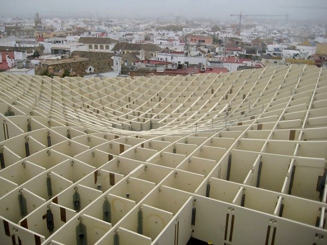 Деревянный комплекс Metropol Parasol в Севилье. Деревянный комплекс Metropol Parasol в Севилье.
