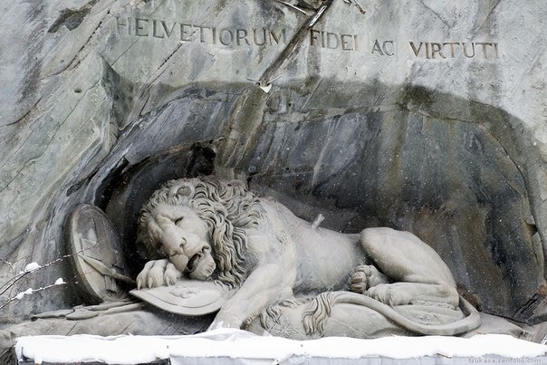Памятник Умирающий лев в Люцерне, Швейцария
