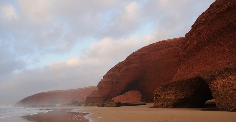 Пляж Легзира - глиняно-песчаные арки в Марокко