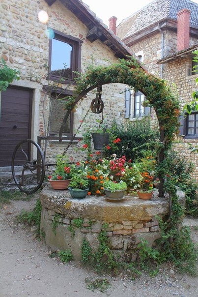 Средневековая деревня Перуж, Франция 5
