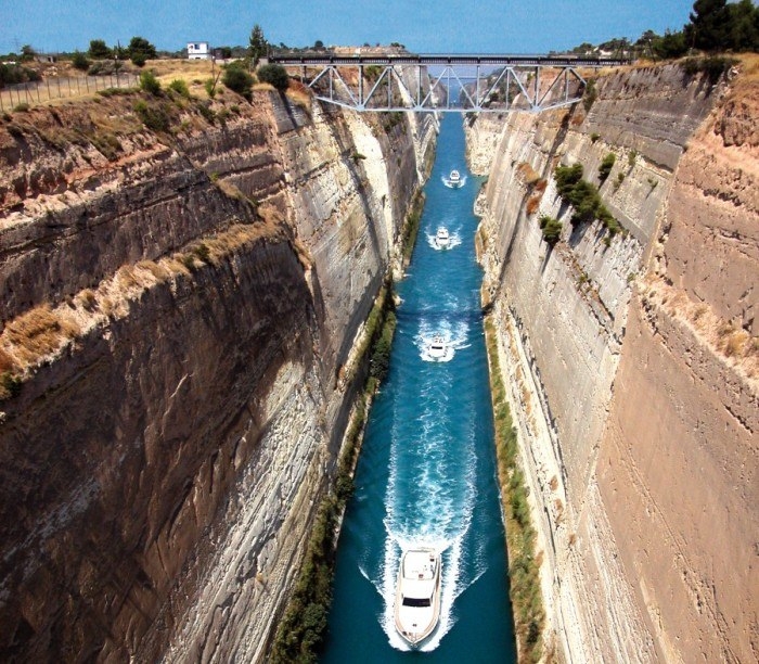 Коринфский канал (Corinth Canal) - самый большой и знаменитый канал в Греции Коринфский канал (Corinth Canal) - самый большой и знаменитый канал в Греции