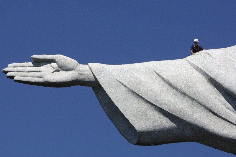 Ремонт статуи Христа-Искупителя в Рио