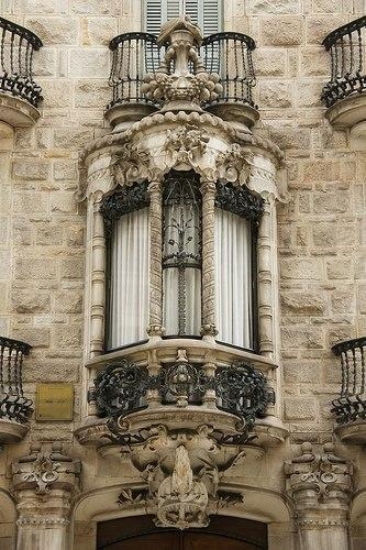 Балконы и эркеры Барселоны.