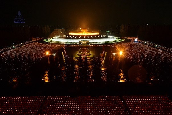 Летающая тарелка в буддийском храме Летающая тарелка в буддийском храме