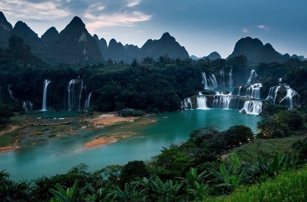 Водопады в долине, Вьетнам