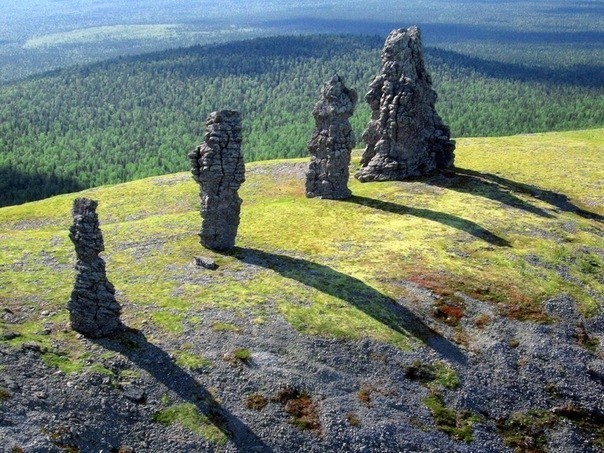 Столбы выветривания на плато Мань-Пупу-нёр, Россия
