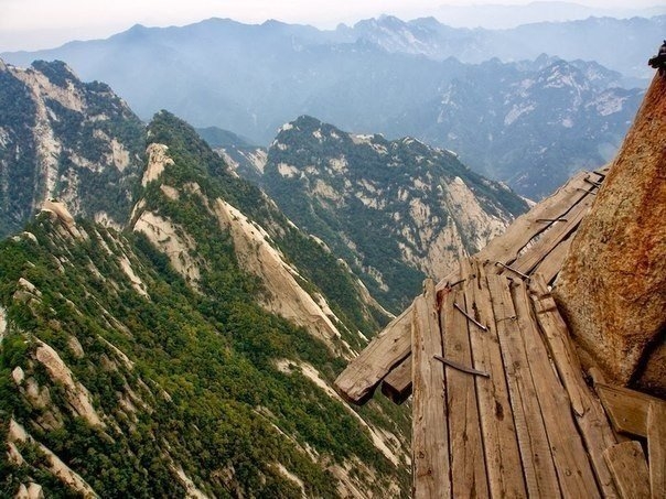 Пешеходный маршрут смерти на горе Хуашань, Китай