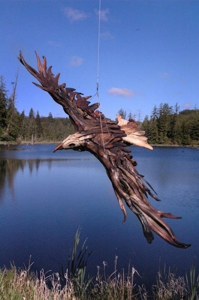 Удивительные скульптуры из дерева, выловленного в океане