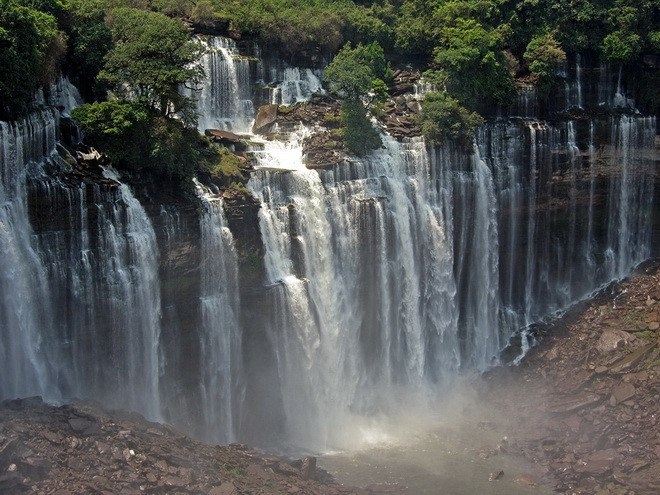 Водопад Каландула (Kalandula Falls) – одна их самых ярких достопримечательностей Анголы