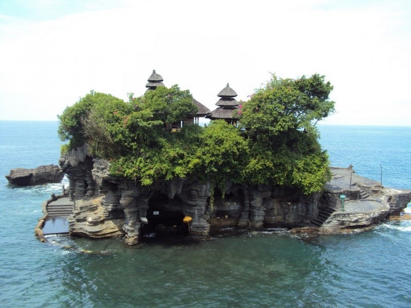 Храм в море, Бали