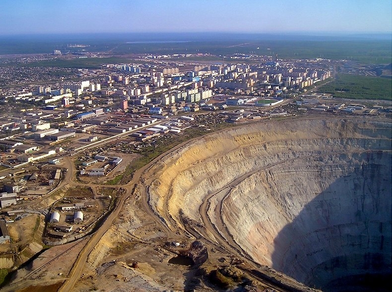 Кимберлитовая трубка Мир