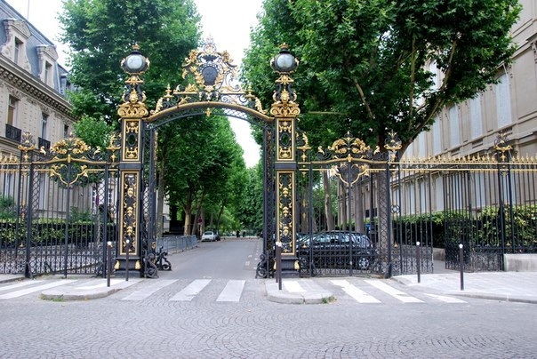 Заброшенный парк в Париже 0