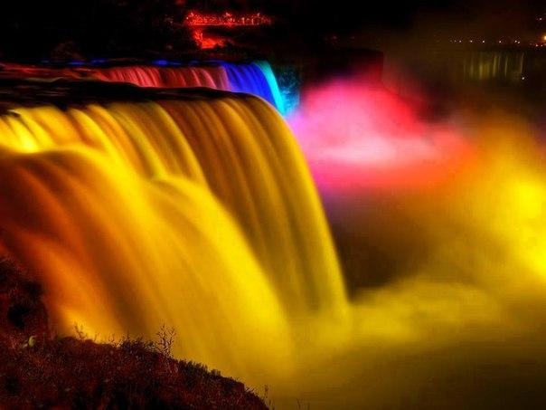 Ночная иллюминация на Ниагарских водопадах