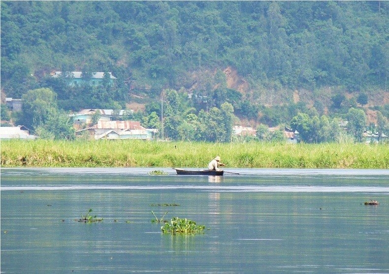 Плавающее озеро Локтак в Индии