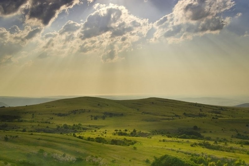 Крымские пейзажи: чудеса природы и древние руины.