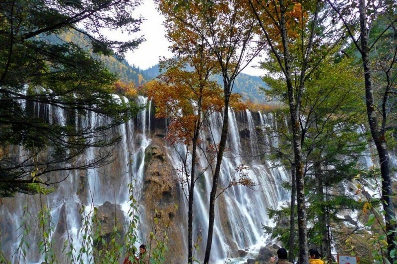 Сказочный водопад Нуорилан, оживающий с лучами солнца