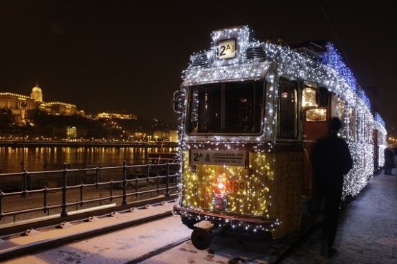 Рождественские трамвайчики в Будапеште