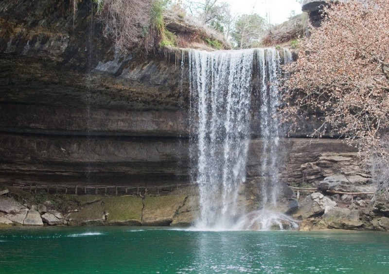 Удивительное озеро Hamilton Pool Удивительное озеро Hamilton Pool