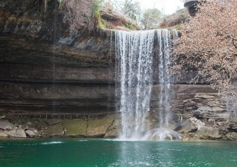 Удивительное озеро Hamilton Pool