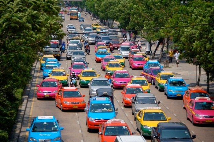 Разноцветный транспорт Бангкока