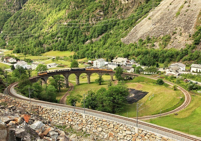 Спиральный виадук в Брусио, Швейцария