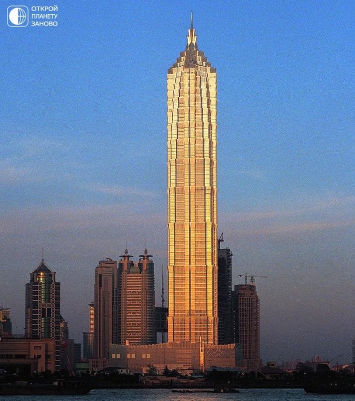 Небоскреб Jin Mao Tower в Шанхае Небоскреб Jin Mao Tower в Шанхае
