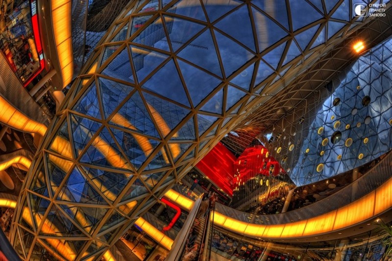 Красивейший торговый комплекс MyZeil Красивейший торговый комплекс MyZeil