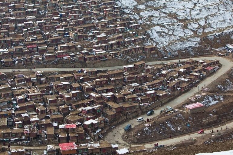 Обзор: Ларунг Гар. Буддийский инстутут в Тибете