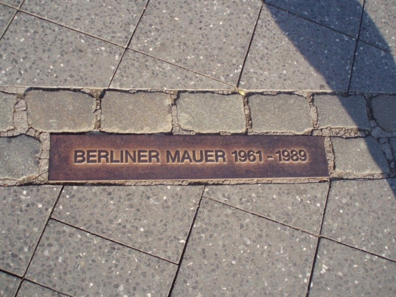 Линия, разделявшая Германию: Берлинская стена