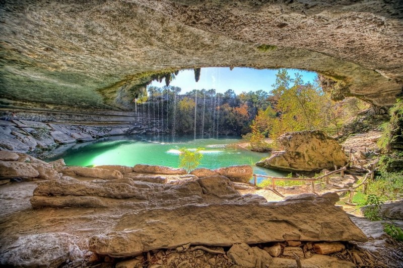 Удивительное озеро Hamilton Pool Удивительное озеро Hamilton Pool