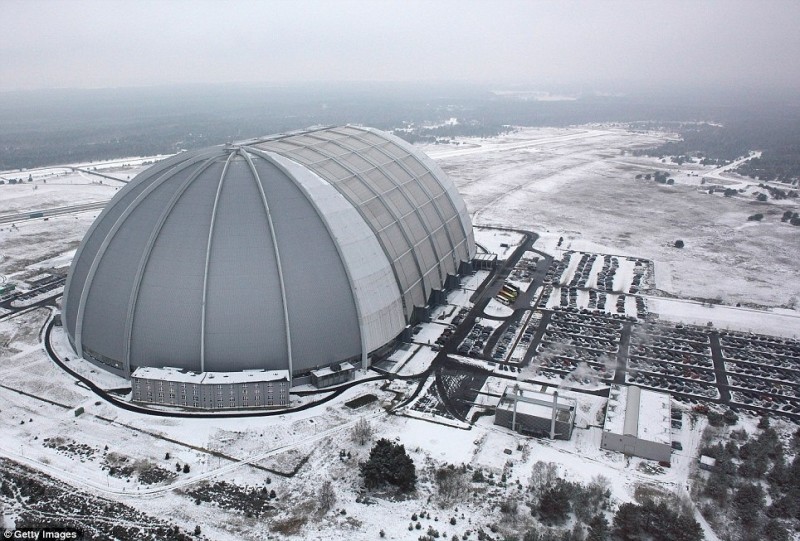 Тропический остров под куполом Тропический остров под куполом