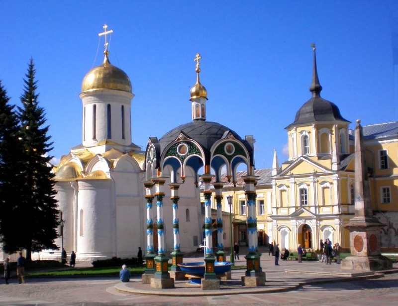 Шедевр архитектурного искусства: Троице-Сергиева Лавра (Россия) Шедевр архитектурного искусства: Троице-Сергиева Лавра (Россия)