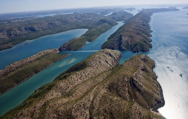 Горизонтальный водопад в бухте Талбот