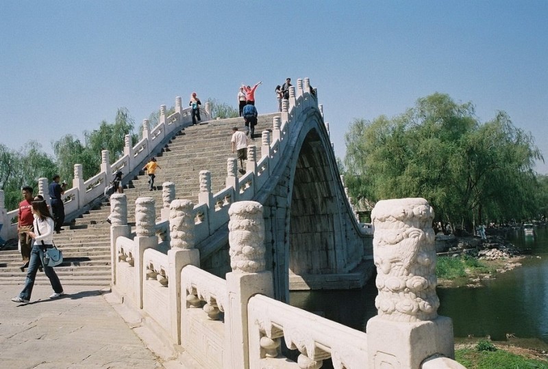 Лунный мост в Пекине: историческая достопримечательность Китая.