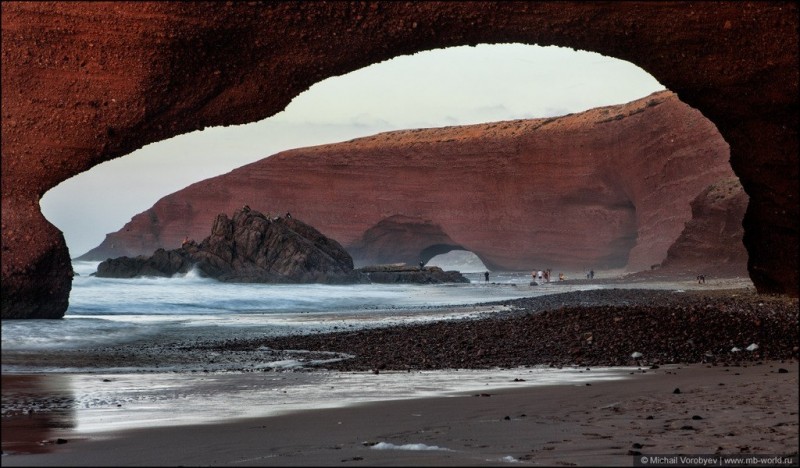 Пляж Легзира - глиняно-песчаные арки в Марокко