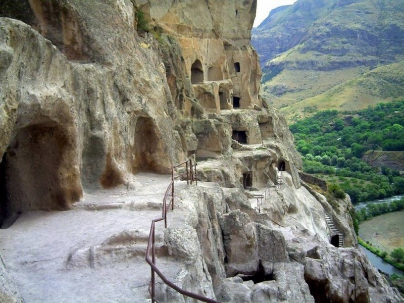 Вардзия: уникальный пещерный город Грузии