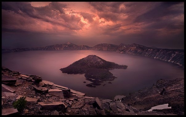 Кратерное озеро Крейтер (Crater Lake), штат Орегон, США