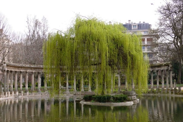 Заброшенный парк в Париже 2