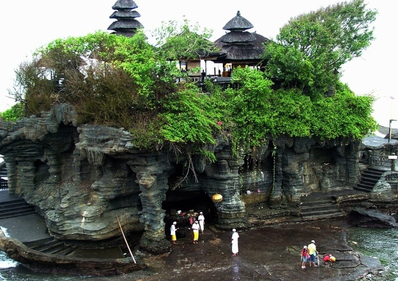 Храм tanah lot Бали