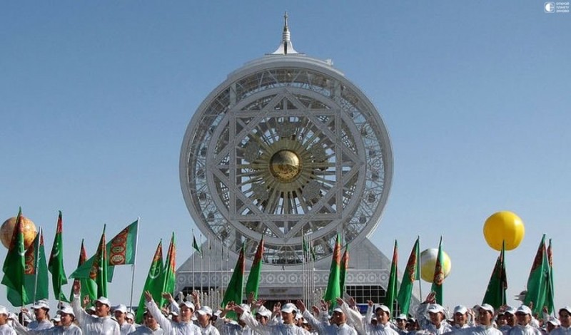 Колесо обозрения в Ашхабаде, Туркменистан Колесо обозрения в Ашхабаде, Туркменистан