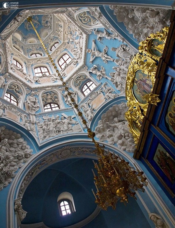 Церковь Знамения Пресвятой Богородицы в Дубровицах, Россия 3